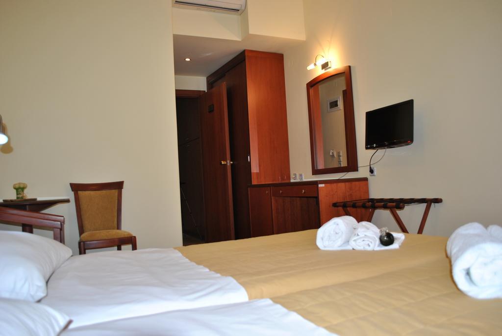 Hotel Ena Lutrá Ipátisz Kültér fotó