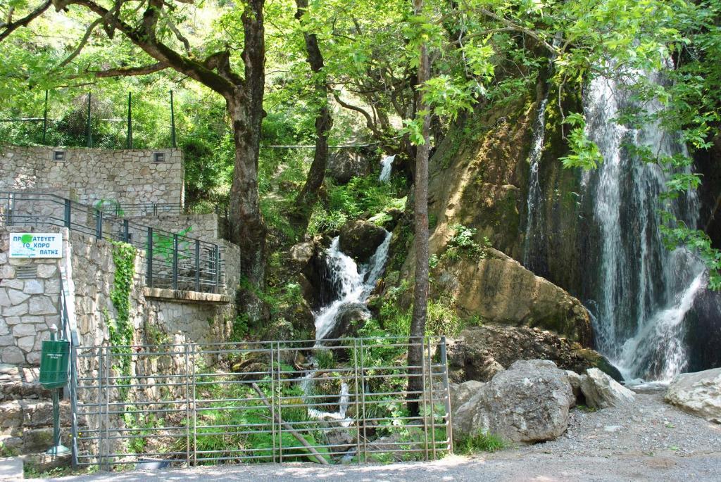 Hotel Ena Lutrá Ipátisz Kültér fotó